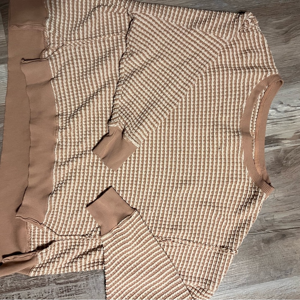 American Eagle Outfitters Beige Waffle Knit Crewneck